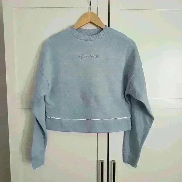 🌴2/$25🌴Reebok Light Blue Cropped  Sweater - Picture 1 of 3